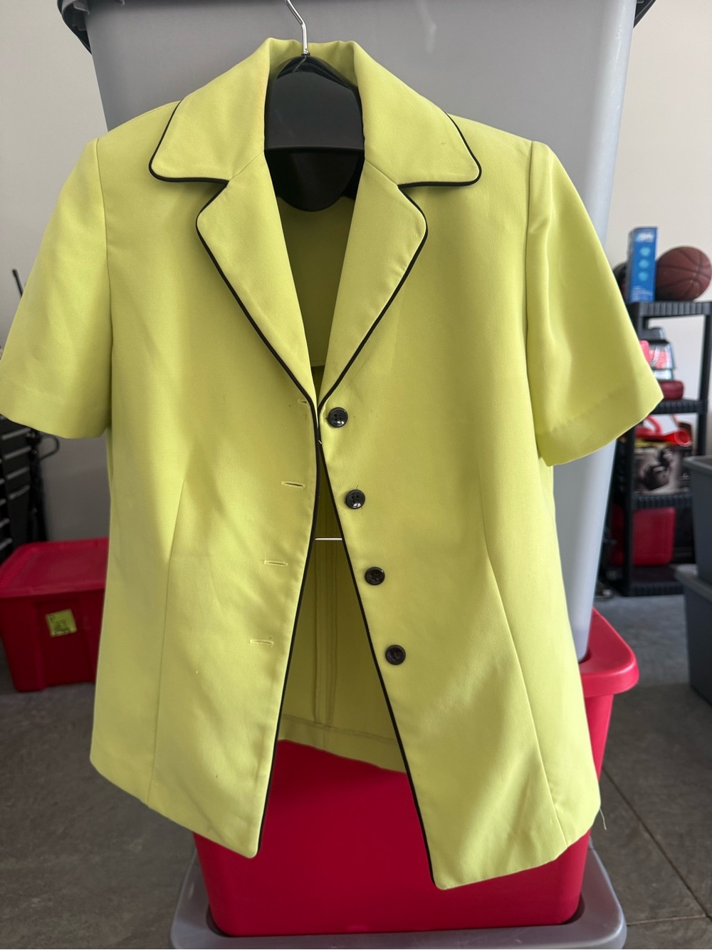 Short-Sleeve Lime Blazer with Contrast Piping mp15